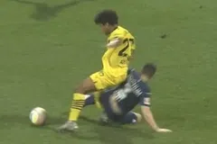 Απειλούν με θάνατο τον διαιτητή που «κατάπιε» πέναλτι υπέρ της Ντόρτμουντ (vid)