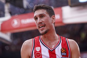 Εξαιρετικά αμφίβολος ο Λαρεντζάκης για το Game 5 με την Μπαρτσελόνα στην Ισπανία