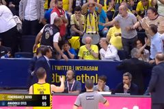 Χαμός στην Τουρκία με Αταμάν και οπαδό της Φενέρ (vid)