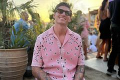 Ο Στίβεν Τσούμπερ ψήφισε... Μύκονο για τις καλοκαιρινές του διακοπές (pic)