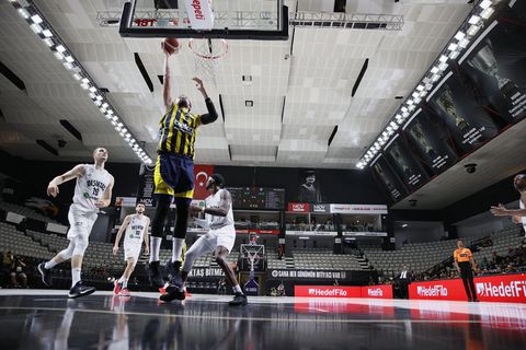 Η Φενέρμπαχτσε με εξαιρετικό Καλάθη και MVP τον Χέιζ-Ντέιβις επιβλήθηκε της Μπεσίκτας και πάει στους τελικούς με την Εφές!