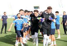 To... φατούρο στους νέους κατά τη διάρκεια της προπόνησης της Εθνικής Ελλάδας