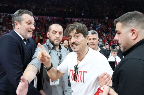 Ολομέτωπη επίθεση του Ολυμπιακού σε Δημήτρη Γιαννακόπουλο, σε μακροσκελή ανακοίνωση: «Έργα και Ημέραι»