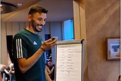 Στο γυμναστήριο με «Παράλληλη Αγάπη» ο Παναθηναϊκός - Τραγούδησε στα ισπανικά ο Μλαντένοβιτς (vid)