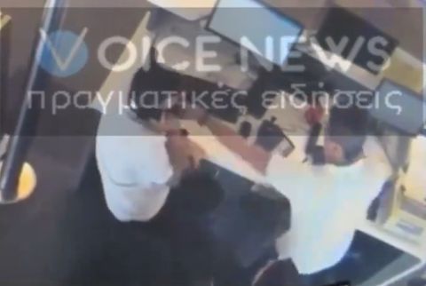 VIDEO: Το χαστούκι του πρώην υπουργού Αθλητισμού, Λευτέρη Αυγενάκη, σε υπάλληλο του αεροδρομίου