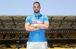 Το μήνυμα της ΑΕΚ στον Μπρινιόλι μετά τον σοβαρό τραυματισμό του