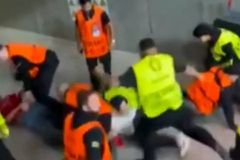 Οπαδός ξυλοκοπήθηκε από την ασφάλεια του γηπέδου κατά τη διάρκεια του Πορτογαλία - Σλοβενία (vid)