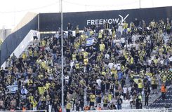 Συλλήψεις οπαδών της Μπεϊτάρ που πέταξαν πυροτεχνήματα έξω από το ξενοδοχείο του ΠΑΟΚ