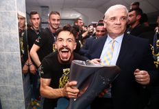 Το «αντίο» του Σιμόες στα γήπεδα, με έντονη... χροιά ΑΕΚ (vid)