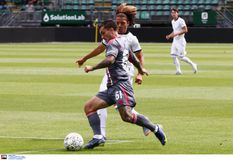 Ο Στρεφέτσα στα «ερυθρόλευκα», οι πρώτες φωτογραφίες του αριστερού εξτρέμ του Ολυμπιακού