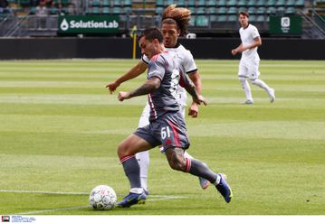 Ο Στρεφέτσα στα «ερυθρόλευκα», οι πρώτες φωτογραφίες του αριστερού εξτρέμ του Ολυμπιακού