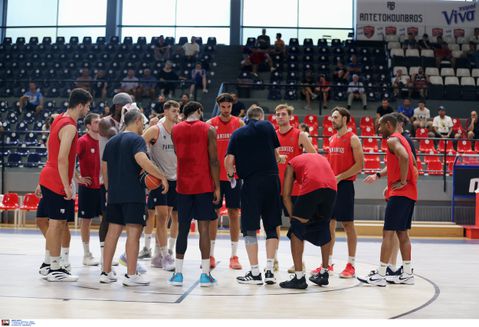 Αγιασμός και «πρώτη» παρουσία κόσμου για τον Πανιώνιο (pics)