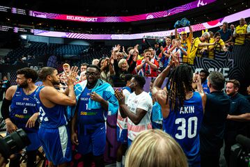 Eurobasket 2025: Το ιστορικό δώρο των Βρετανών στους Σουηδούς