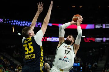 Ήττα για τη Σουηδία από τη Λιθουανία αλλά πρόκριση στη νοκ άουτ φάση του Eurobasket