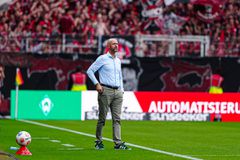 Ο Τεν Χαχ μιλάει για πρώτη φορά μετά την απόλυσή του από τη Λεβερκούζεν: «Το να αποχωρήσει προπονητής μετά από δύο αγώνες είναι άνευ προηγουμένου»