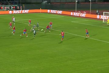 Τράνταξε το δοκάρι με μία «οβίδα» ο Τετέ