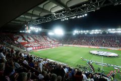 Το εντυπωσιακό κορεό των οπαδών του Ολυμπιακού για την κατάκτηση του Conference League (gallery & vid)