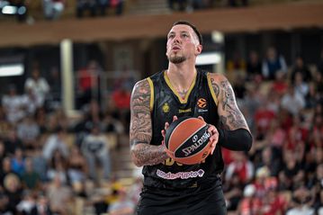 ΜΟΝΑΚΟ - ΝΤΟΥΜΠΑΙ