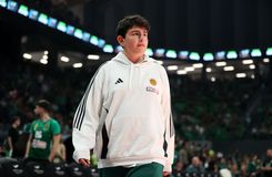 Στο glass floor για... ζέσταμα και ο Σαρπ Αταμάν! (vid)