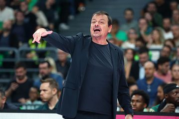 Αταμάν: «Με το μπάσκετ που παίξαμε, θα είναι δύσκολο να μπούμε και στα play offs»