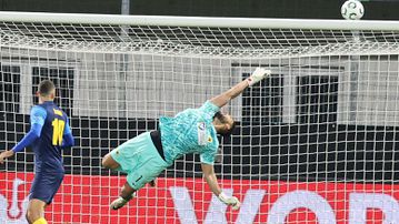 Η εντυπωσιακή απόκρουση του Στρακόσα στις κορυφαίες φάσεις της πρεμιέρας του Conference League