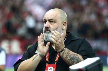 Καραπαπάς: «Στο κατάμεστο Καραϊσκάκη προστατεύουμε την ομάδα μας»