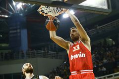 Πρόβλημα στον Ολυμπιακό: Εκτός με Αρμάνι Μιλάνο ο Μιλουτίνοφ - «Μέσα» ο Μενσά