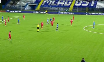 Ανατριχιαστικό βίντεο: Η στιγμή που λήγει το ματς στη Σερβία λόγω θανάτου του Ζίζοβιτς