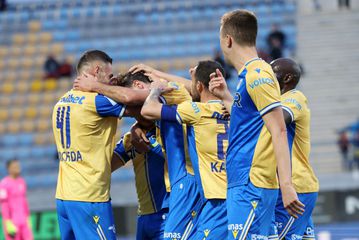 Ο Μπαρτόλο... χόρεψε τον ΟΦΗ και υπέγραψε την τριάρα του Αστέρα AKTOR