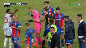 Η στιγμή της διακοπής του αγώνα λόγω επεισοδίων