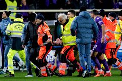 Γιατί το ασθενοφόρο δεν μπήκε στον αγωνιστικό χώρο μετά την κατάρρευση του Μπόβε