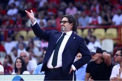 Αναταραχή στην Παρτίζαν: Οπαδοί δημοσιοποίησαν τα τηλέφωνα των Τρινκιέρι και Ραζνάτοβιτς