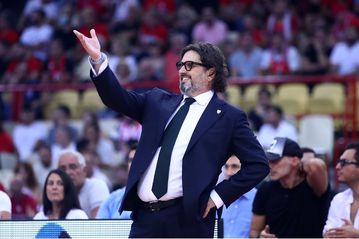 Αναταραχή στην Παρτίζαν: Οπαδοί δημοσιοποίησαν τα τηλέφωνα των Τρινκιέρι και Ραζνάτοβιτς