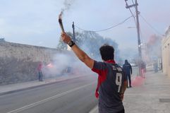 Χαμός στη Σύρο: Αποθέωση για τον Ολυμπιακό στον δρόμο προς το γήπεδο