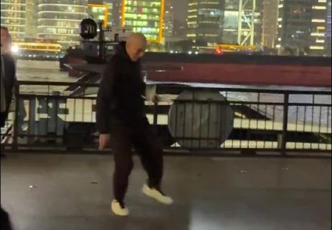 Ο Ζιντάν έπαιξε ένα «μυστηριώδες» παιχνίδι στους δρόμους της Σαγκάης