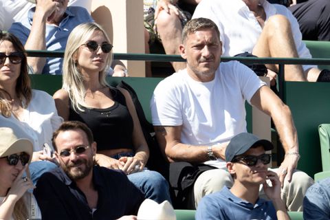 Νέα «πυρά» της Ιλάρι Μπλάζι κατά του Τότι: «Άφησες μόνη την 6χρονη κόρη μας για να βγεις;»