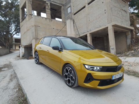 Οδηγούμε το Opel Astra 1.2 με τους 130 ίππους