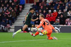 Δώστε τους βραβείο: Οι οπαδοί της Σαουθάμπτον και της Μπρέντφορντ ανταγωνίστηκαν μέσω συνθημάτων για το ποια ομάδα είναι πιο «σκ…»!