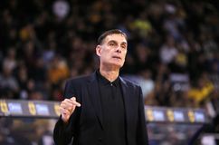 Ο Μπαρτζώκας χτύπησε... καμπανάκι: «Κάποιοι παίκτες όταν παύουν να είναι σοβαροί, θα βγαίνουν από το γήπεδο»