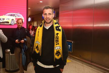 Έφτασε ο Βάργκα στην Αθήνα για την ΑΕΚ (vid)