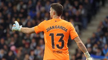 Απίθανο σκηνικό: Ο γκολκίπερ της Μπαρτσελόνα έσπρωξε τον συμπαίκτη του για να μην δεχθεί γκολ από την Εσπανιόλ! (vid)