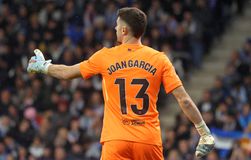 Απίθανο σκηνικό: Ο γκολκίπερ της Μπαρτσελόνα έσπρωξε τον συμπαίκτη του για να μην δεχθεί γκολ από την Εσπανιόλ! (vid)