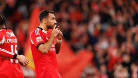 Ο Παυλίδης αποθεώνεται από την «A Bola» μετά το χατ-τρικ του