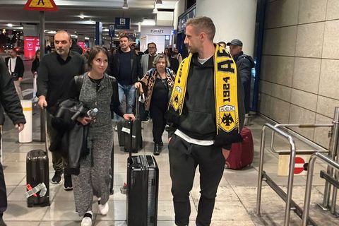 Η άφιξη του Βάργκα στο «Ελ. Βενιζέλος» για λογαριασμό της ΑΕΚ (vid)