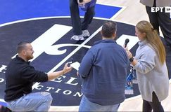 Πρόταση γάμου στο παιχνίδι του Κολοσσού με το Μαρούσι