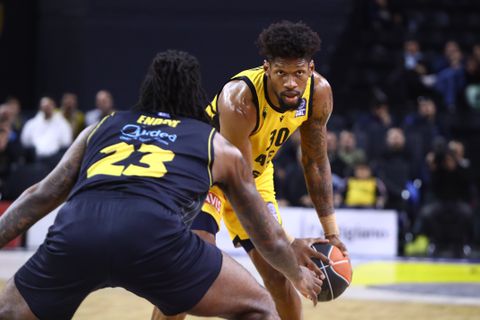 Παρακολουθεί από κοντά το ματς της Φενέρμπαχτσε με την Μπεσίκτας ο Κρις Σίλβα