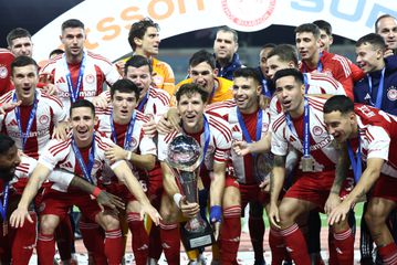 «Επιστρέφουμε με την κούπα»: Η πανηγυρική ανάρτηση του Ολυμπιακού με το τρόπαιο του Betsson Super Cup (pic)