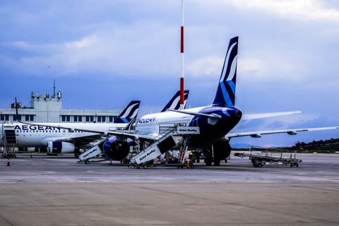 Σοβαρό πρόβλημα στο FIR Αθηνών, αδύνατες οι προσγειώσεις και απογειώσεις στα ελληνικά αεροδρόμια λόγω τεχνικού ζητήματος στις ραδιοσυχνότητες