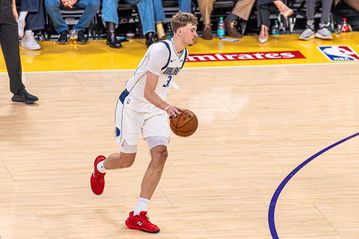 Οι Μάβερικς «λύγισαν» τους Ρόκετς στο ντέρμπι του Τέξας