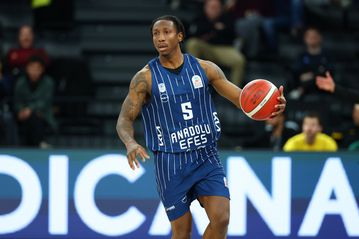 Νίκη στο ντεμπούτο του Λι η Εφές - Τι έκανε ο πρώην παίκτης του Ολυμπιακού